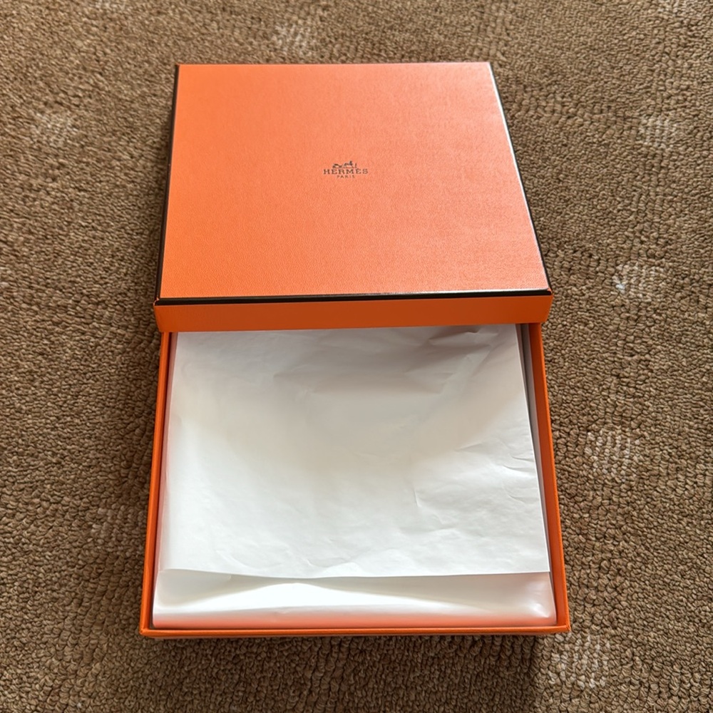 Hermès Orange Box for accessories medium size or belt 7.5x7.5x2.25” - Picture 3 of 4